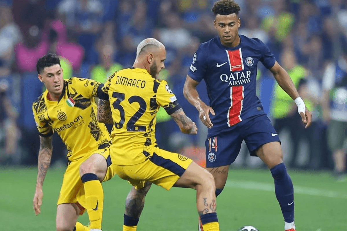 Desire Doue Bersuel dengan pemain pemain senior Inter Milan di Final Liga Champions (UCL)